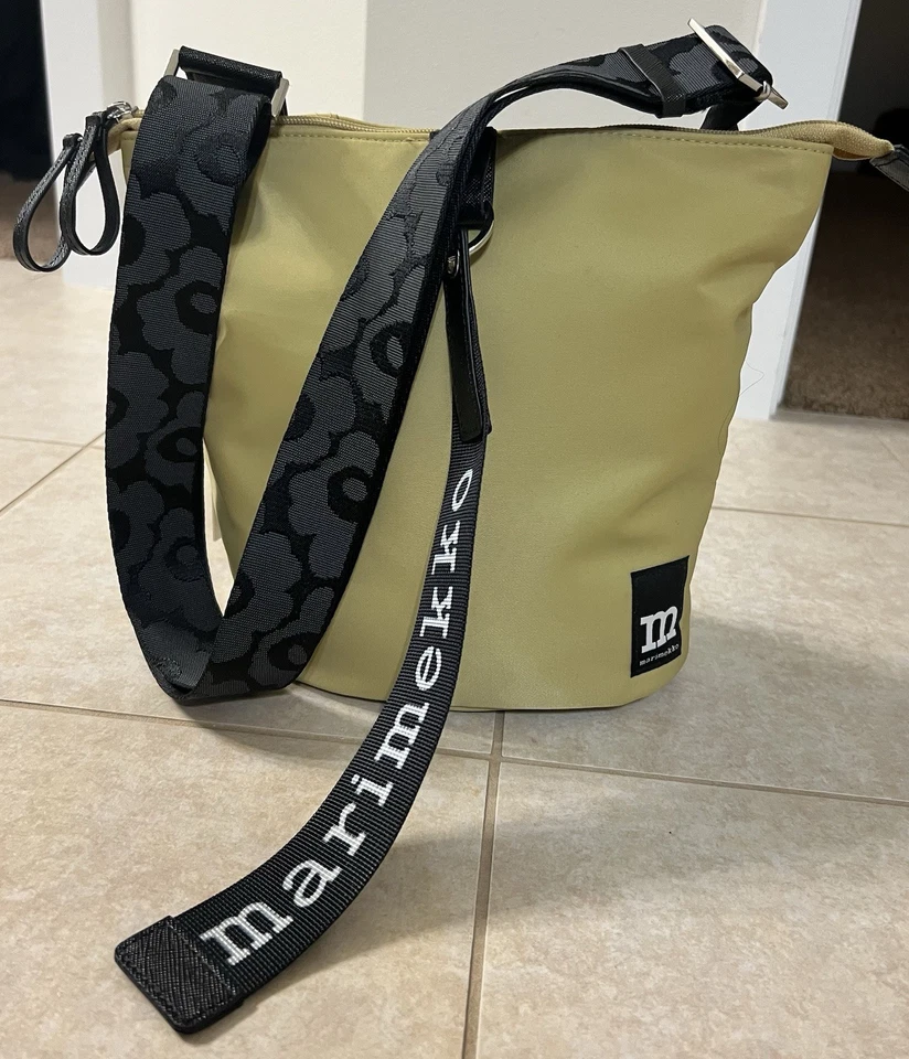 *NUEVO CON ETIQUETAS* Bolso de hombro Marimekko "CARRY ALL SOLID" Foto 1 de 4