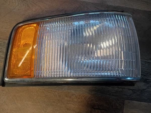 1994 - 96 Cadillac Deville RIGHT / Passenger Side Corner / Marker Light FWD - Picture 1 of 5