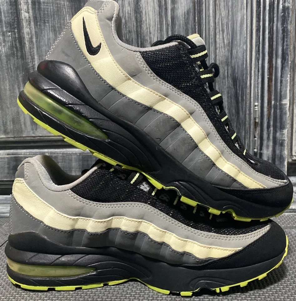 Talla 6Y Juvenil Nike Air Max 95 BRILLA EN LA OSCURIDAD Negro Gris Verde Neón 307565-019 Foto 1 de 1
