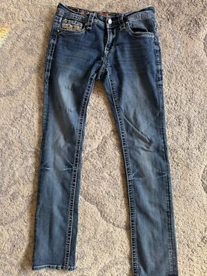 Pantalones de mezclilla rectos Rock Revival Betty 27 adornados con puntada plateada, pedrería usados en excelente estado Foto 1 de 4