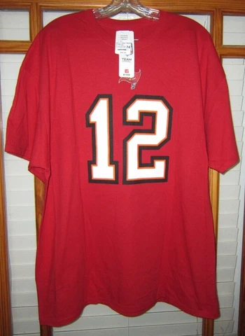 NFL Tampa Bay Buccaneers Tom Brady T-shirt Men's S L XL XXL NEW Cover