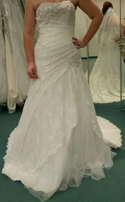 ~NUEVO~ Vestido de novia de encaje marfil de David YP3344 ~ kit de velo y conservación~ Foto 1 de 4