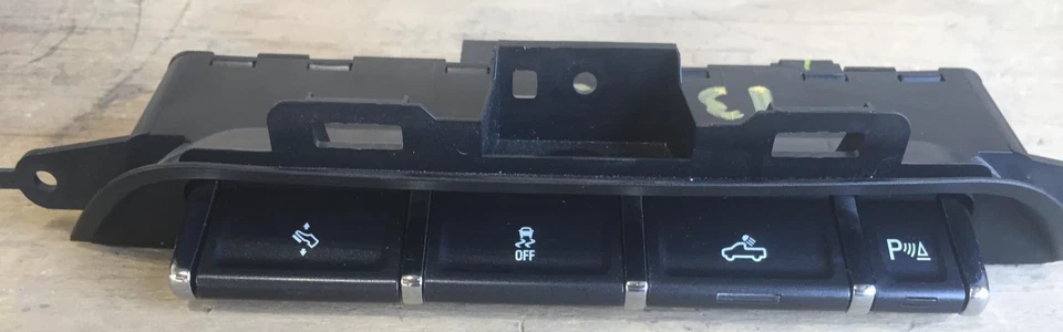  2015 Chevy Silverado 1500 Pedal Adjust/Traction Control/Park Assist Switch  - Изображение 1 из 4