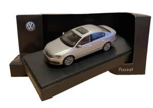 Volkswagen Passat B7 - 1/43 scale - VW Schuco modelcar - Imagen 1 de 12