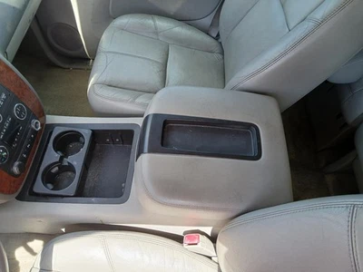 Used Front Lower Center Console fits: 2007 Chevrolet Suburban 1500 floor Front L Foto 1 de 4
