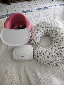 Boppy Kissen, Wischwärmer und Babyschale mit Tablett - Bild 1 von 15