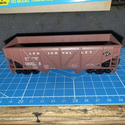 HO Athearn Blue Box 5423 34' Composite Side Hopper Lehigh Valley LV 14002 Red - Image 1 of 4
