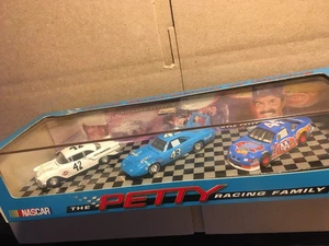 1997 Mattel Hot Wheels Collectables Nascar The Petty Racing Family Sealed - Picture 1 of 9