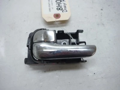 1999 INFINITI Q45 A/T DRIVER MAÇANETA INTERNA TRASEIRA FABRICANTE DE EQUIPAMENTO ORIGINAL 1997 1998 2000 2001 - Imagem 1 de 4