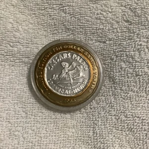 1966 SILVER CENTER GAMING TOKEN ✪ CAESARS PALACE ✪ $10 CASINO ANTIQUED ◢TRUSTED◣ - Picture 1 of 4