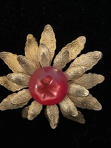Red Moonglow Lucite CabochonBrooch Sunburst Flower Gold Tone Leaves Pin/Brooch - Picture 1 of 9