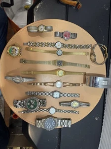 Lote de 16 relojes de pulsera vintage, todos sin probar tal cual para piezas o reparación - Imagen 1 de 16