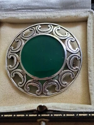 VINTAGE KIT HEATH HALLMARKED STERLING SILVER & CHRYSOPRASE BROOCH - image 1 of 4