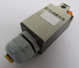 SIEMENS 3SE3-200-1E AC1 10A AC11 6A/220 LIMIT SWITCH ROLLER LEVER  * USED * - Picture 1 of 7