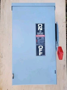  GE TH4322R Safety Disconnect Switch Fusible Heavy Duty 60A  - Picture 1 of 7