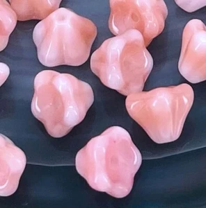 20 cuentas de flores de campana de bebé de vidrio checo - rosa y crema 8x6 mm - Imagen 1 de 5