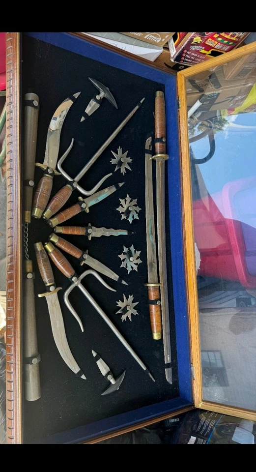 Juego de espadas de hoja de acero ninja de 16 piezas  Foto 1 de 1