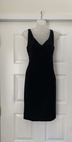 Abito nero nuovo con etichette Versace taglia 42 8 classico collo a V vendita al dettaglio $1250