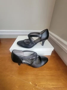 LifeStride Women’s 7W Giovanna Black Cut-Out Pumps Shoes - Picture 1 of 10