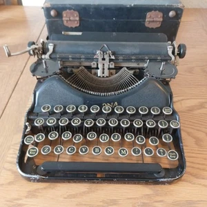 Escritura y estuche portátil vintage L C Smith Corona negro años 20 no funciona - Imagen 1 de 22
