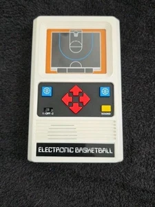Videojuego portátil de baloncesto electrónico Mattel vintage probado funciona - Imagen 1 de 3