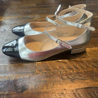 Liz Claiborne Flori Women’s Shoes Low Heel Silver Closed Cap Toe Memory Foam 7.5 - Image 1 of 4