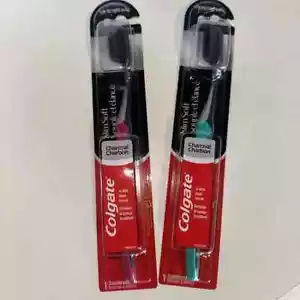 Colgate Toothbrush Slim Charcoal Tip Soft Bristles 2 Count Color Handles - Picture 1 of 4