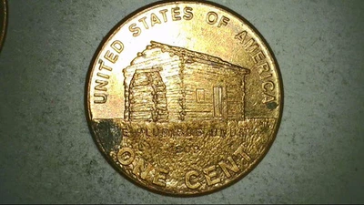 2009 Lincoln Bicentennial Penny Clad Chunk Missing Reverse. Error? Coin [A060] - Image 1 of 2