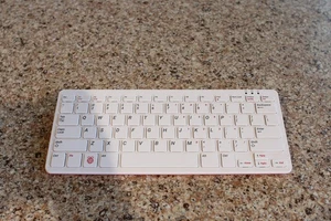 Raspberry Pi 400 (4 pi400 PC Compact Personal Computer Keyboard) US-Seller! - Picture 1 of 2