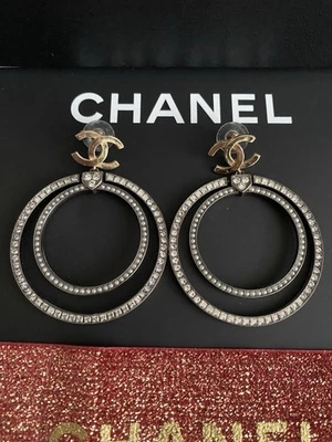 Original Chanel Ohrringe ❤️CC Logo/Gestempelt /Kollektion 2020/NP 940€/wie Neu - Bild 1 von 4