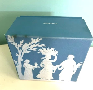 Wedgewood Venice Powder Box , Ring Box Trinket Box Bone China Blue & White (J22D - Picture 1 of 12