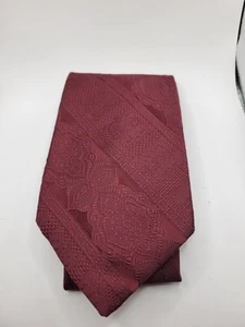 VINTAGE Wembley Solid Burgundy Red Ornate Necktie Tie - Picture 1 of 7