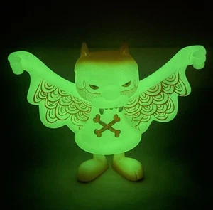 BWANA SPOONS x SUPER 7 Steven The Bat Vinyl Glow In The Dark RARE Figurine Toy - Picture 1 of 5