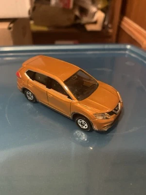 Редкий набор знаков Tomica Nissan X-trail Rouge оранжевый 1/64!!!! - Изображение 1 из 3
