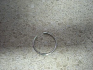 NOS OEM Honda Kolbenbolzen Clip 2000-06 TRX350 13112-HN5-670 - Bild 1 von 2