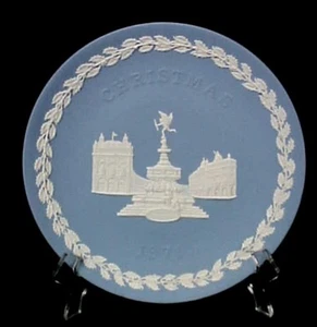 Plato de Navidad Wedgwood 1971 vintage Piccadilly Circus azul blanco roto coleccionar - Imagen 1 de 7