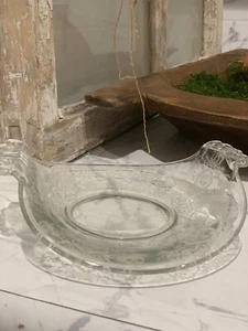 Vintage Bon Bonschale aus geätztem Glas mit geschwungenen Griffen. - Bild 1 von 4