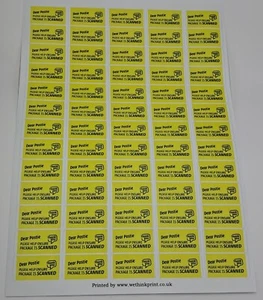 Adesivi Postali "GPS TRACKED MAIL" 2D Codice a Barre Etichette Tracciamento Consegna SCAN - Foto 1 di 2