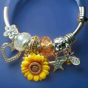Sunflower Charm Bangled Bracelet 10 Charms, Silvertone, Adjustment. ...New. - Picture 1 of 12