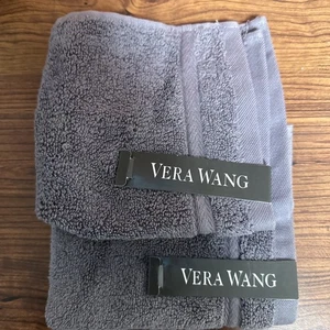 Vera Wang Waschlappen (2) 100 % Baumwolle 13" x 13" dunkelgrau Neu mit Etikett - Bild 1 von 3