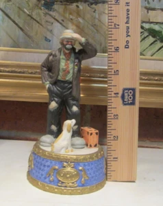 Statuina musicale Emmett Kelly Jr. pagliaccio su bella base adorante valigia cane - Foto 1 di 21