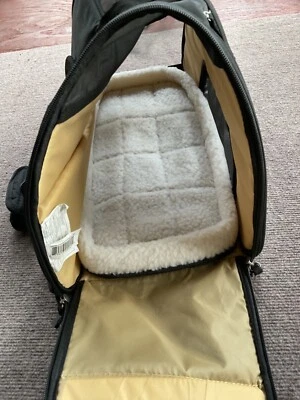 Bergan Pet Comfort Carrier grande preto 19” x 10" x 13" - Imagem 1 de 4