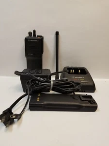 MOTOROLA HT-1000 RE-FURBISHED / WITH CHARGER NEW ANTENNA GOOD USED BATTERY - Picture 1 of 5