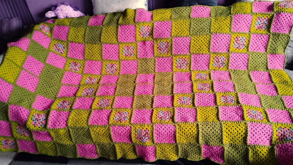 Granny Squaresdecke, Kuscheldecke, Tagesdecke, Decke 2,05x1,33(4) - Bild 1 von 1