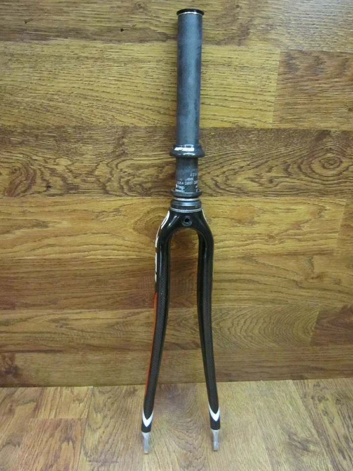 CASATI FULL CARBON THREADLESS 1 1/8" x 8 1/4" 700C FORK 100x9qr & FSA HEAD SET  - Image 1 of 4