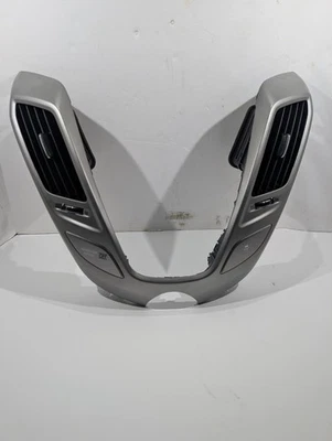 84740-2V110-PD5 2012-2017 Hyundai Veloster tablero central ventilación bisel plateado Foto 1 de 4