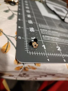Small Mickey Mouse Head Pin - Picture 1 of 3