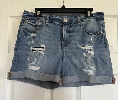 Maurices Women's Size 8 Medium Wash Distressed Cuffed Denim Shorts EUC - Image 1 of 4