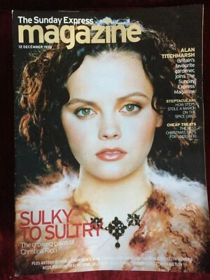 EXPRESS ON SUNDAY mag 12-Dec-1999 CHRISTINA RICCI Steps Madness Suggs Ali Potter - Image 1 of 2