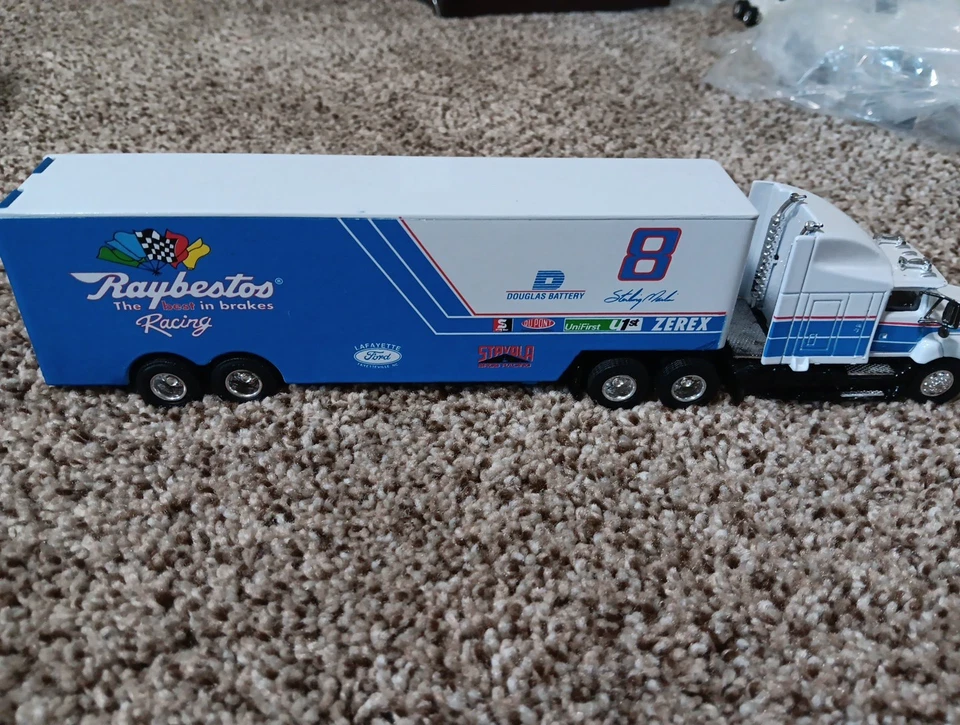 Remolque para carros Racing Champions Raybestos escala 1/64 #8 Sterling Marlin Foto 1 de 4